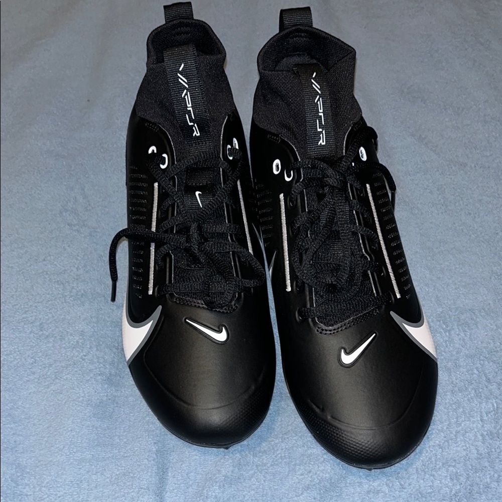 Nike Black and White Athletic Shoes with High Ankle Support